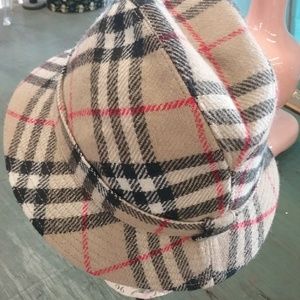 Ladies vintage Burberry hat